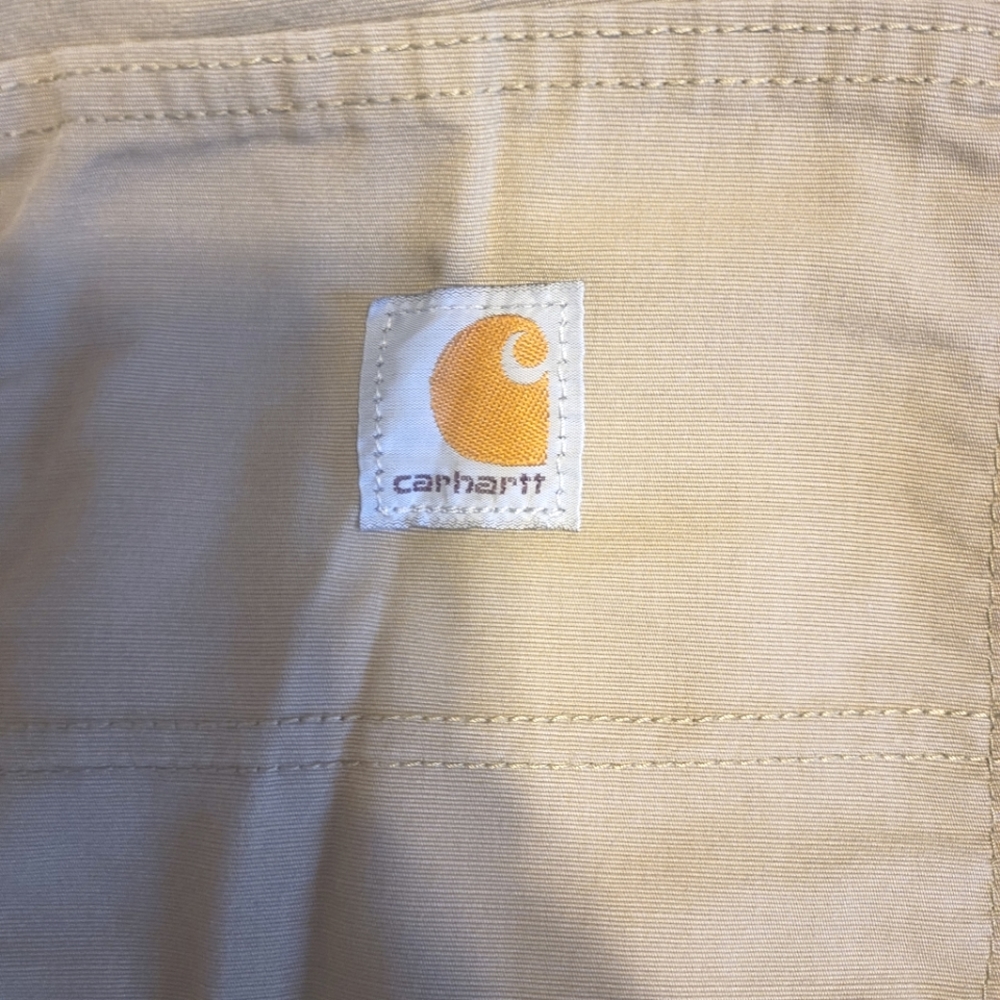 Men's Carhartt relaxed fit cargo pants.